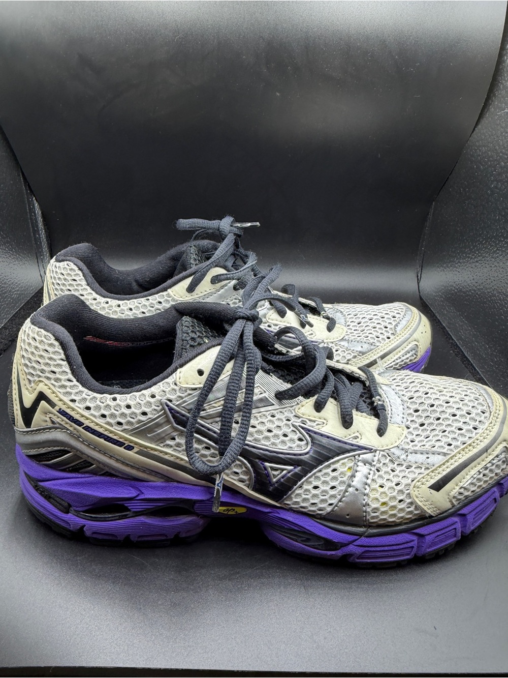 Mizuno Women's Sneakers in Gray and Purple